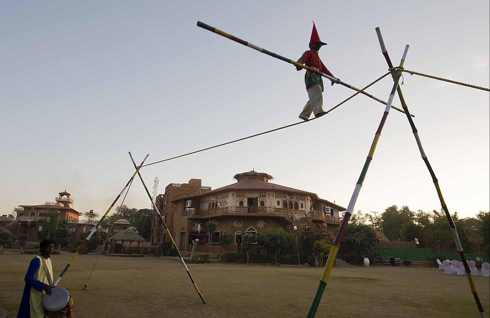 Nirali Dhani Ethnic Heritage Hotel And Resort Dźodhpur Zewnętrze zdjęcie
